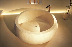 Round-wooden-bathtub-for-eco-friendly-bathroom-ideas
